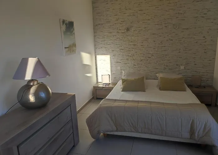 Villas-piscine Les Mimosas Appartement *